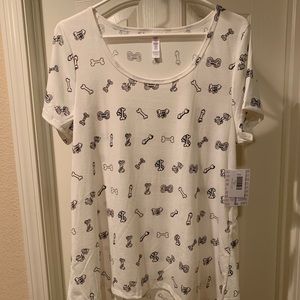 NWT L LLR Dog Bones Printed Classic T